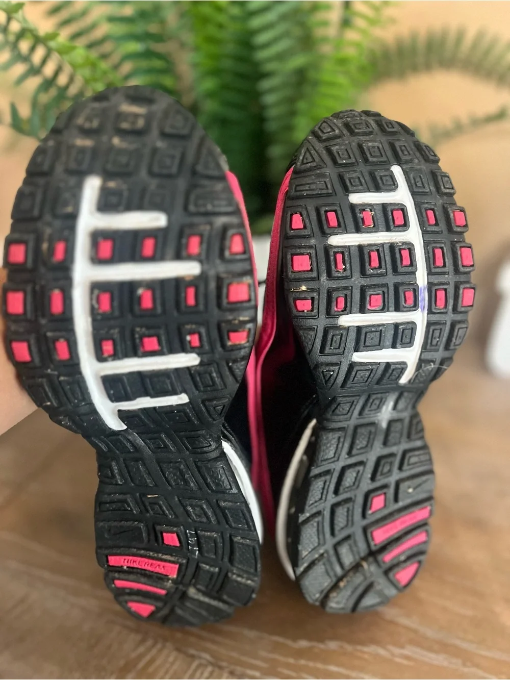 NIKE REAX RUN 5 Black Pink Metallic Gray Sneakers Women's Size 6.5 407987-001